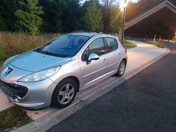 Peugeot 207 Peugeot 207 1.4 essence pack sport