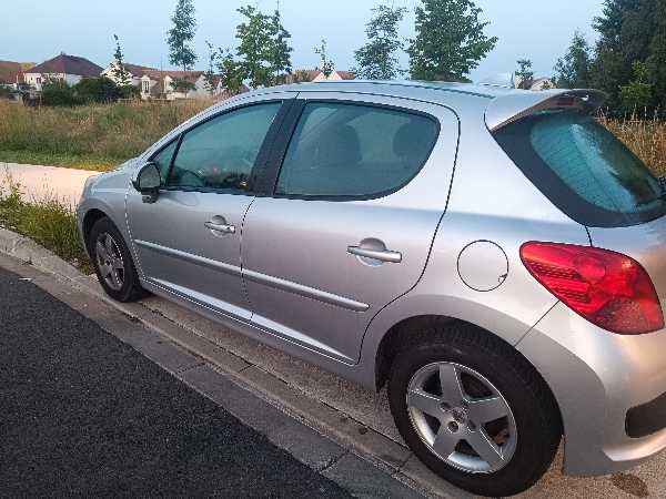 Peugeot 207 Peugeot 207 1.4 essence pack sport
