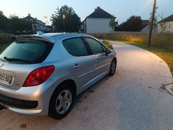 Peugeot 207 Peugeot 207 1.4 essence pack sport
