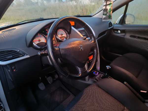 Peugeot 207 Peugeot 207 1.4 essence pack sport
