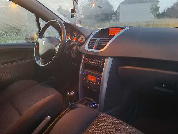 Peugeot 207 Peugeot 207 1.4 essence pack sport