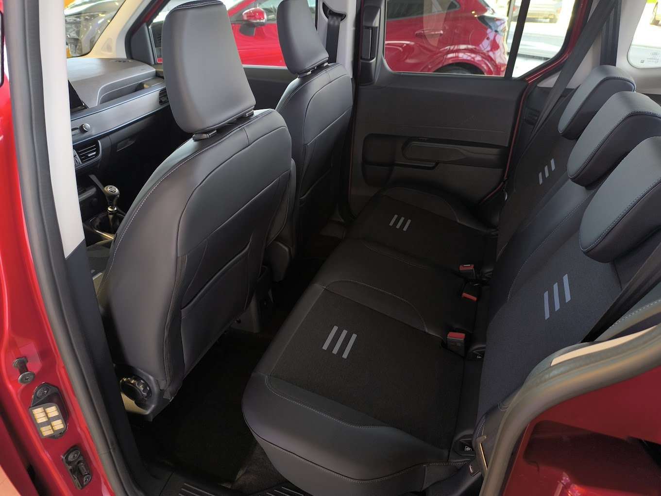 Ford Tourneo Courier Active - 1.0i 125cv M6 - Stock