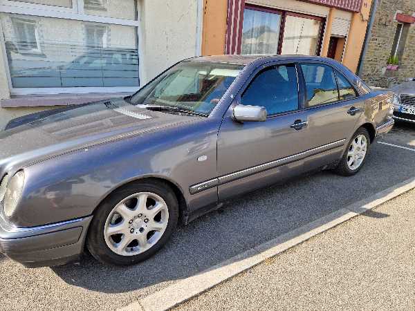 Mercedes-Benz Classe E (2) 300 D TURBO ELEGANCE BVA