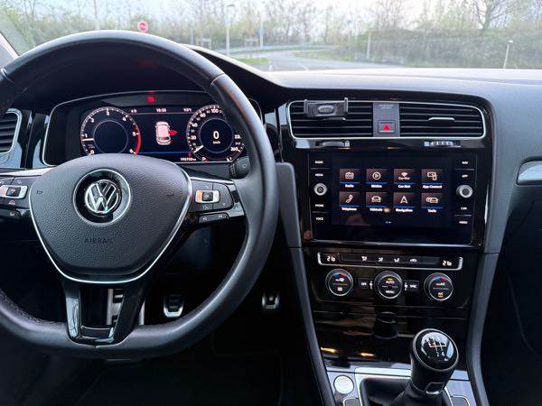 Volkswagen Golf VII (2) 1.6 TDI 115 BLUEMOTION TECHNOLOGY CONNECT 5P