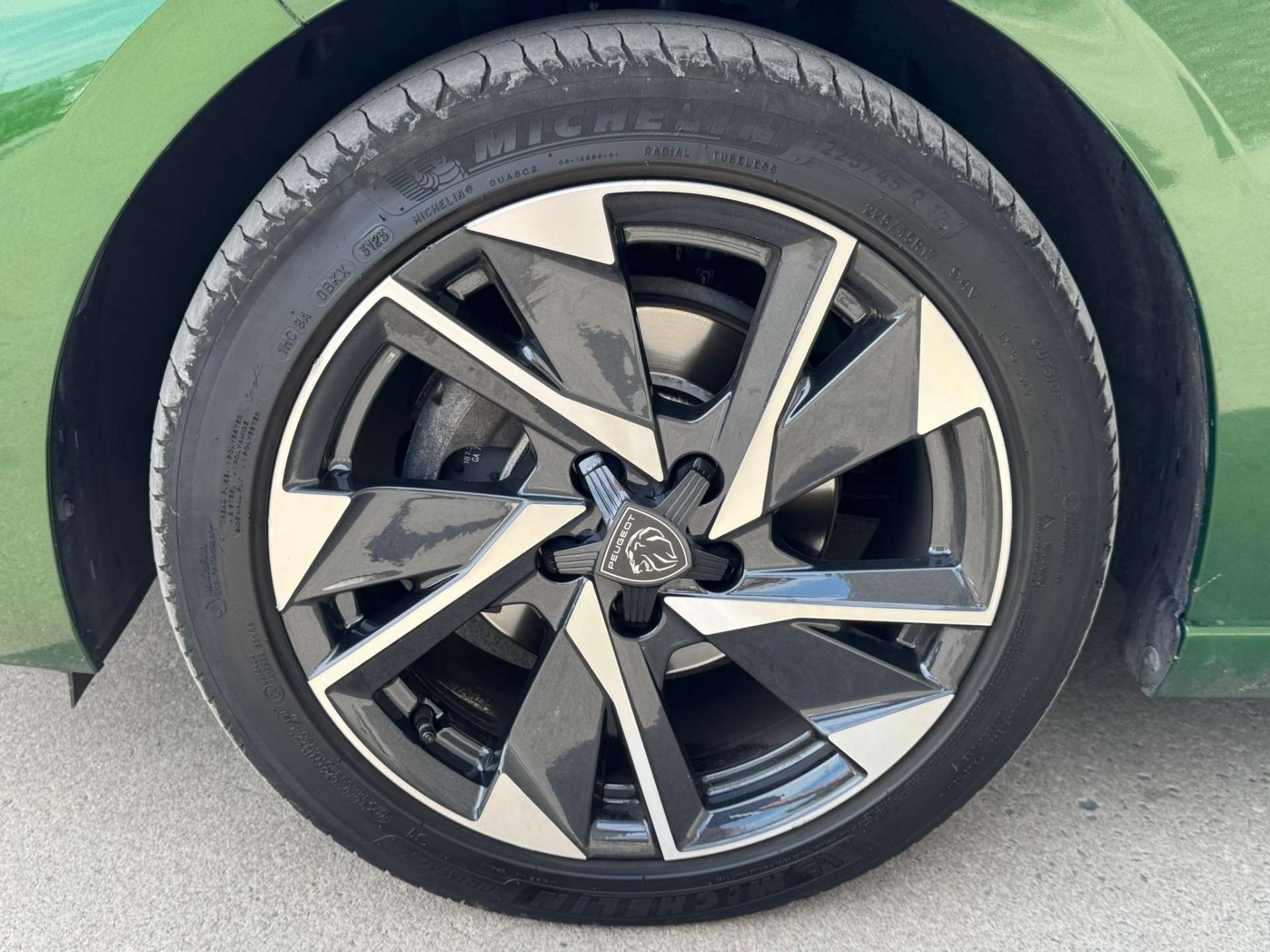 Peugeot 308 308 1.2  Allure// CARPLAY//GPS/CAMERA/GARANTIE 12M