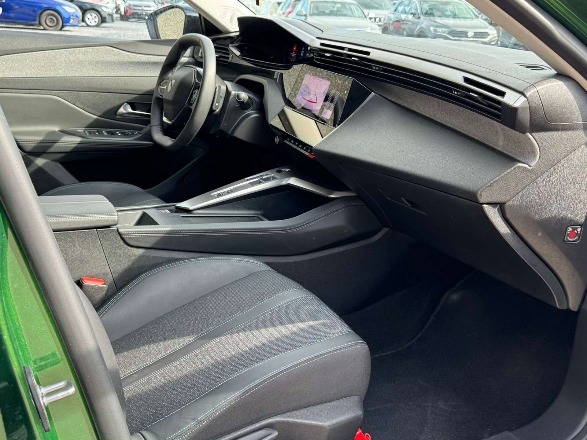Peugeot 308 308 1.2  Allure// CARPLAY//GPS/CAMERA/GARANTIE 12M