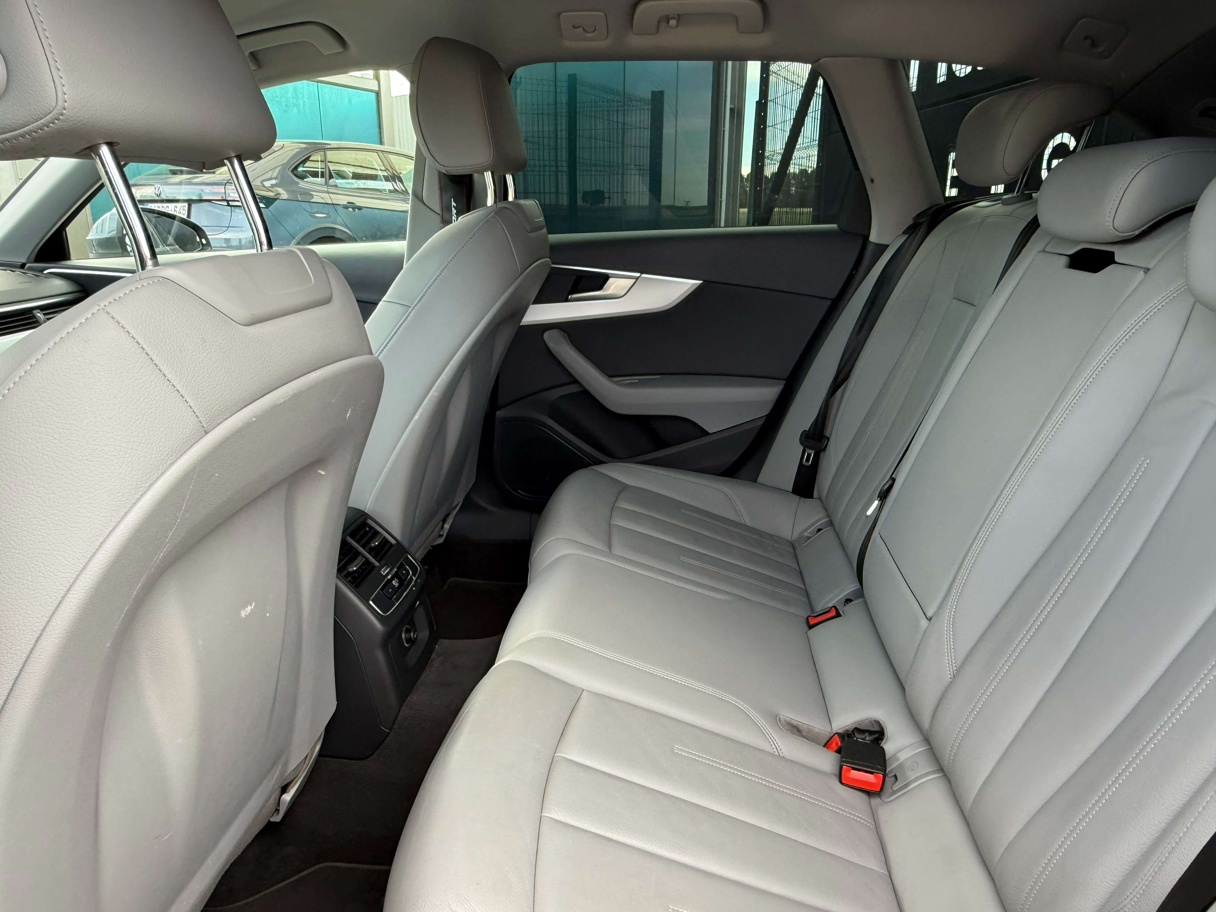 Audi A4 A4 Avant 2.0 TDi S tronic/ 116.000 km/ Capteurs