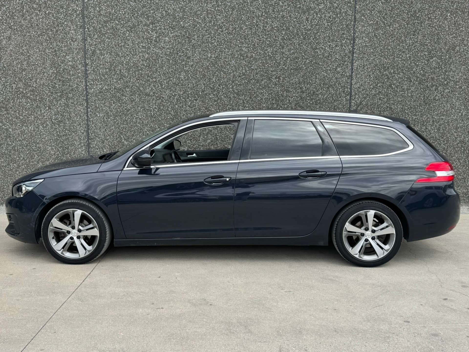 Peugeot 308 SW 1.2  Active //CAPLAY/CAMERA//GPS/GARANTIE 12M