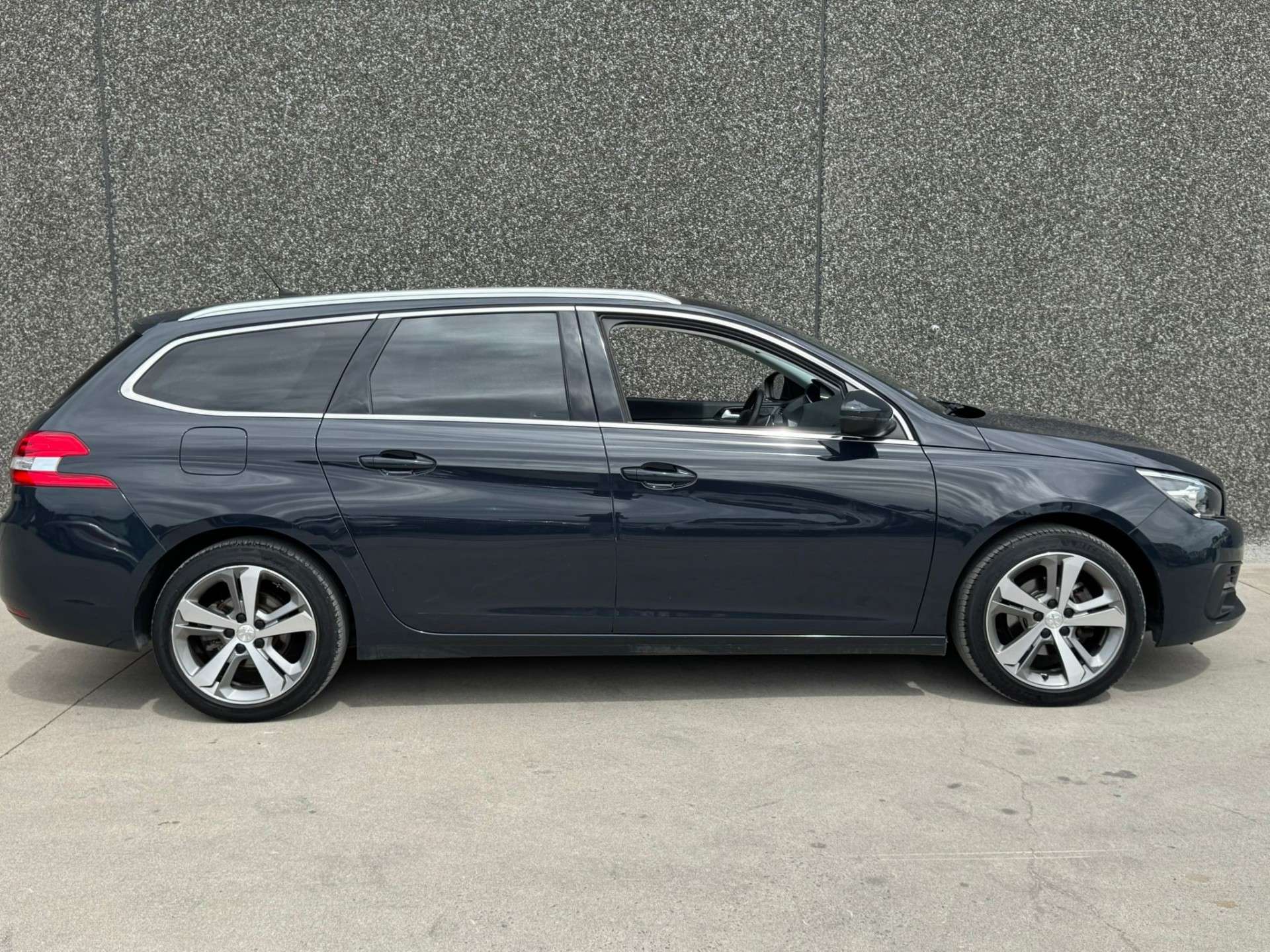 Peugeot 308 SW 1.2  Active //CAPLAY/CAMERA//GPS/GARANTIE 12M