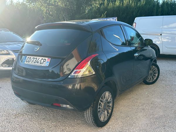 Lancia Ypsilon III 1.2 8V 69 STOP&amp;START BLACK &amp; RED 5P