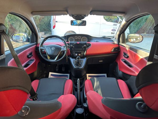 Lancia Ypsilon III 1.2 8V 69 STOP&amp;START BLACK &amp; RED 5P