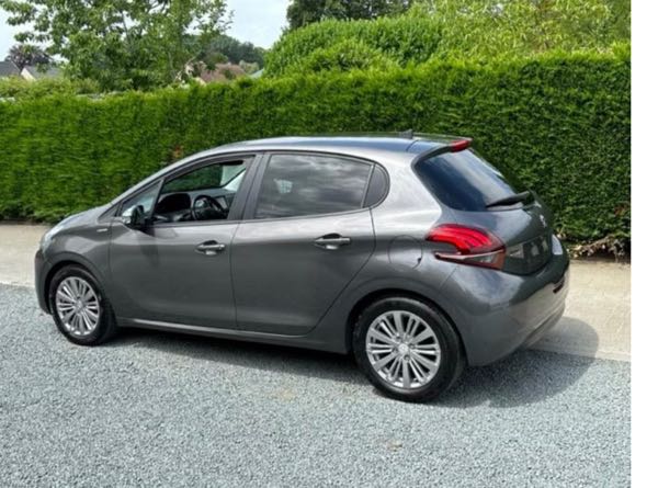Peugeot 208 (2) 1.2 PURETECH 82 ALLURE 5P