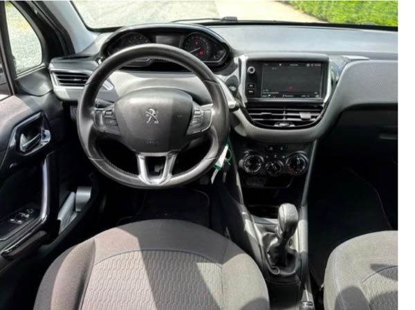 Peugeot 208 (2) 1.2 PURETECH 82 ALLURE 5P