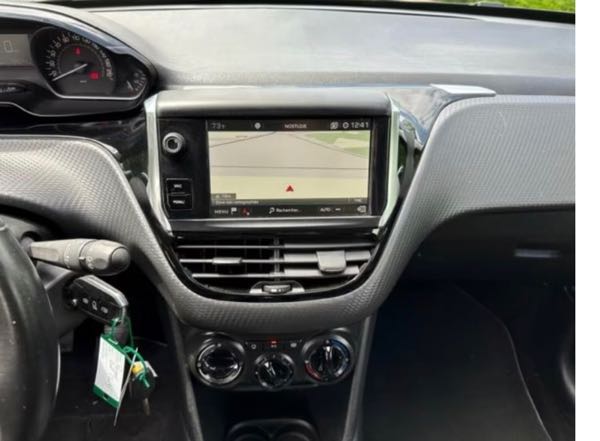 Peugeot 208 (2) 1.2 PURETECH 82 ALLURE 5P