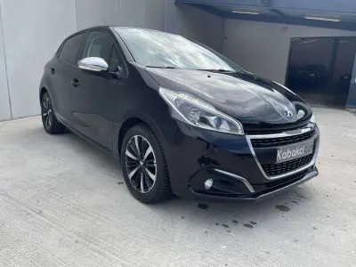 Peugeot 208 1.2 ESSENCE 82 CH SIGNATURE/CLIM/JA/APPLE CAR PLAY