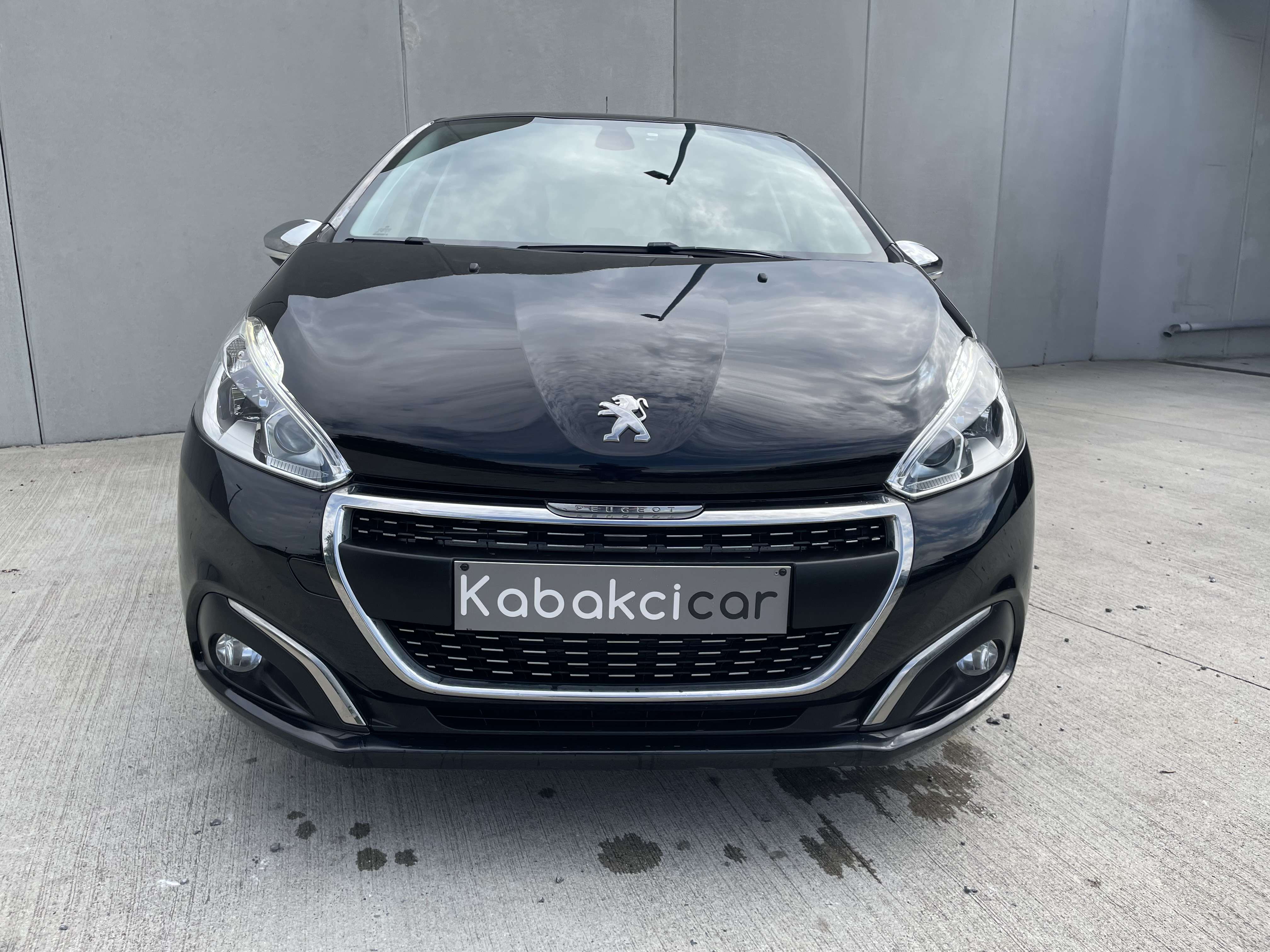 Peugeot 208 1.2 ESSENCE 82 CH SIGNATURE/CLIM/JA/APPLE CAR PLAY