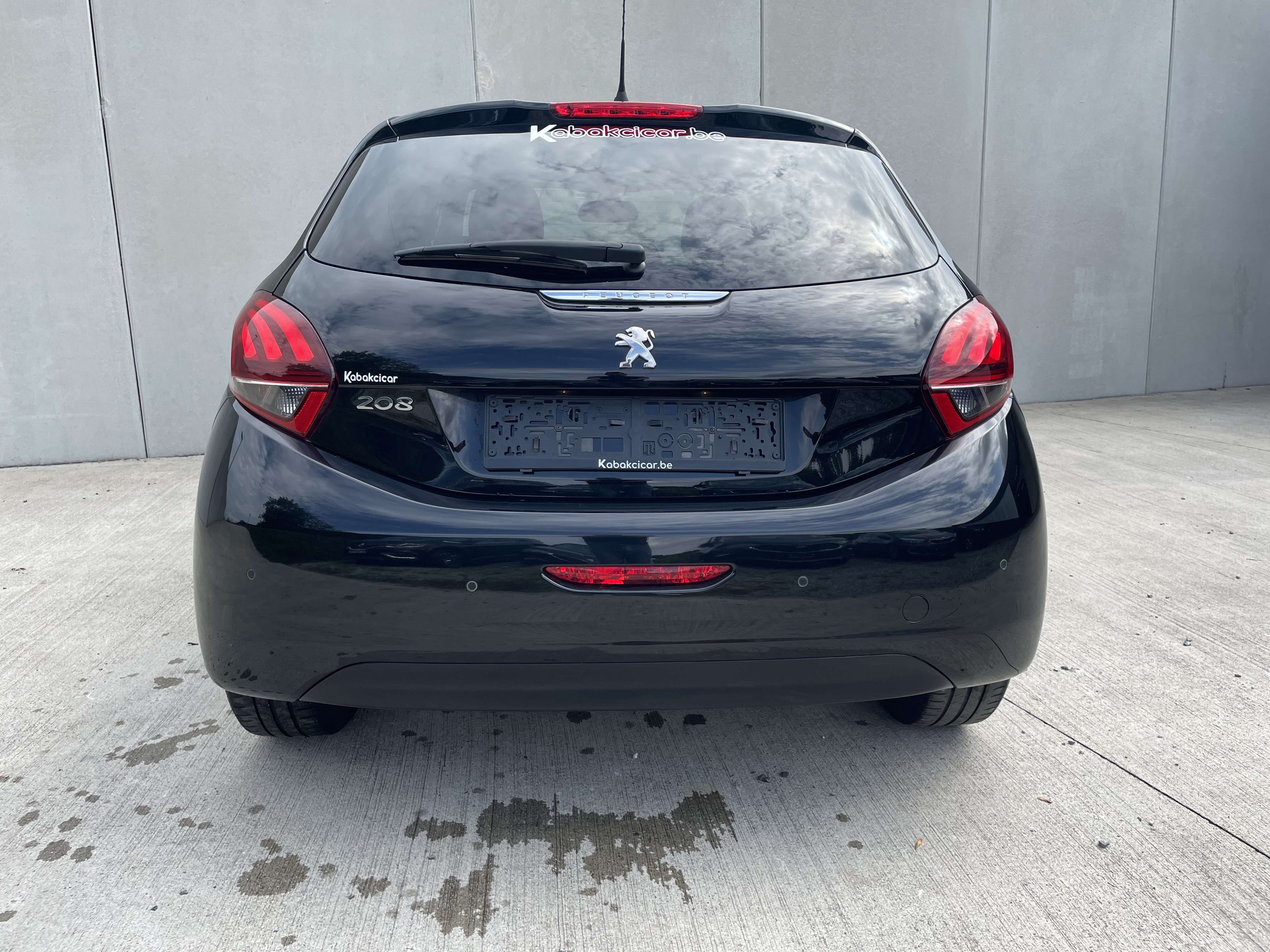 Peugeot 208 1.2 ESSENCE 82 CH SIGNATURE/CLIM/JA/APPLE CAR PLAY