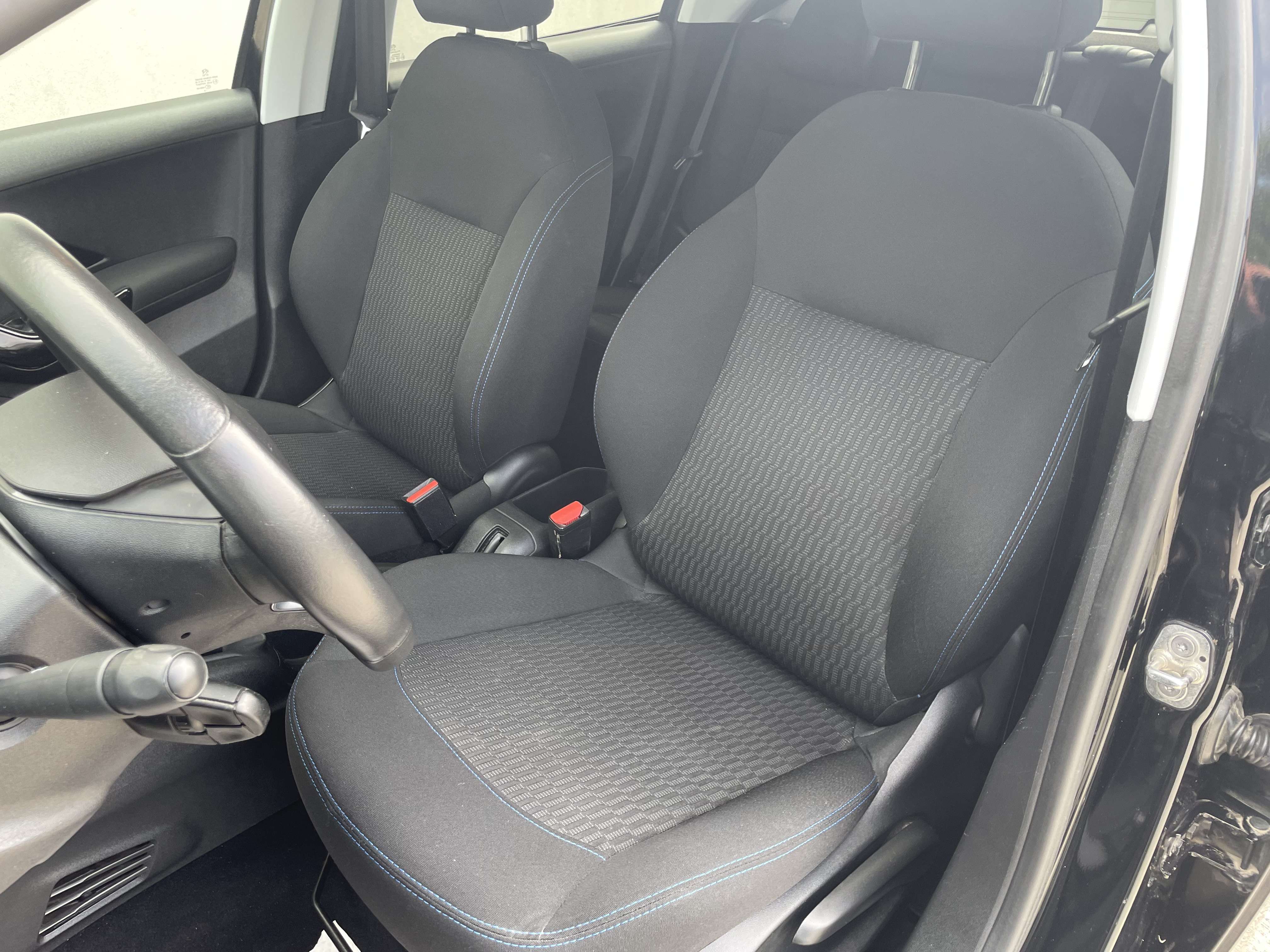 Peugeot 208 1.2 ESSENCE 82 CH SIGNATURE/CLIM/JA/APPLE CAR PLAY
