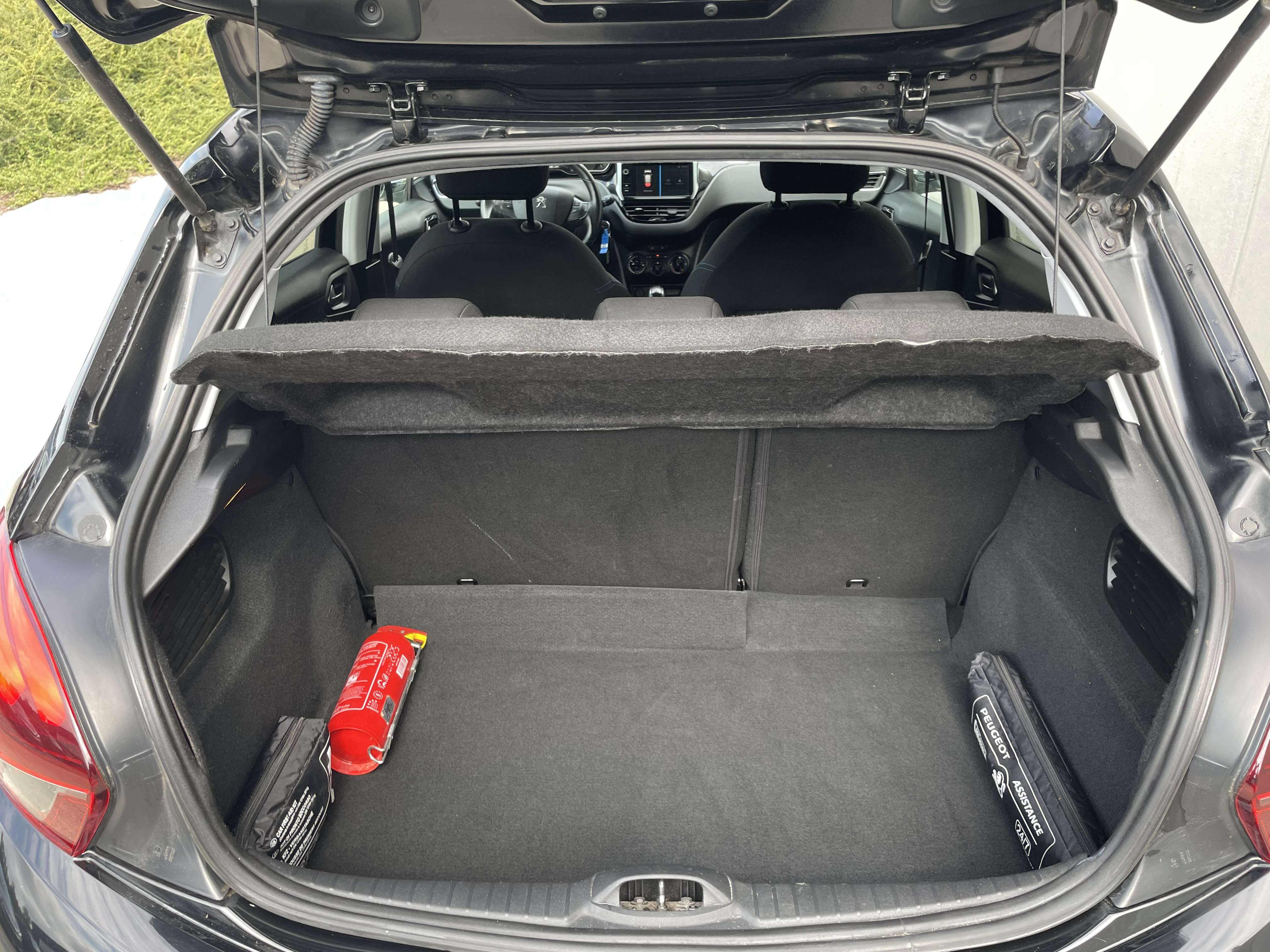 Peugeot 208 1.2 ESSENCE 82 CH SIGNATURE/CLIM/JA/APPLE CAR PLAY