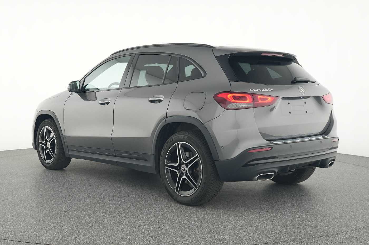 Mercedes-Benz GLA 250  e AMG Line