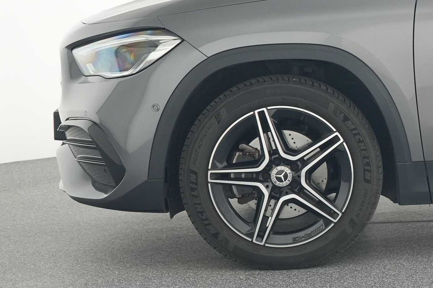 Mercedes-Benz GLA 250  e AMG Line