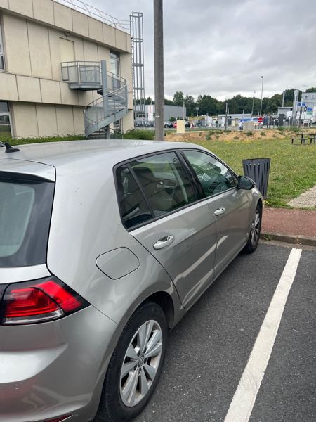 Volkswagen Golf VII 1.6 TDI 105 BLUEMOTION CONFORTLINE BUSINESS DSG7 3P