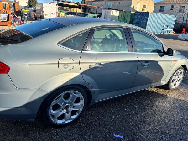 Ford Mondeo III (2) 1.8 TDCI 125 GHIA BVM6 5P