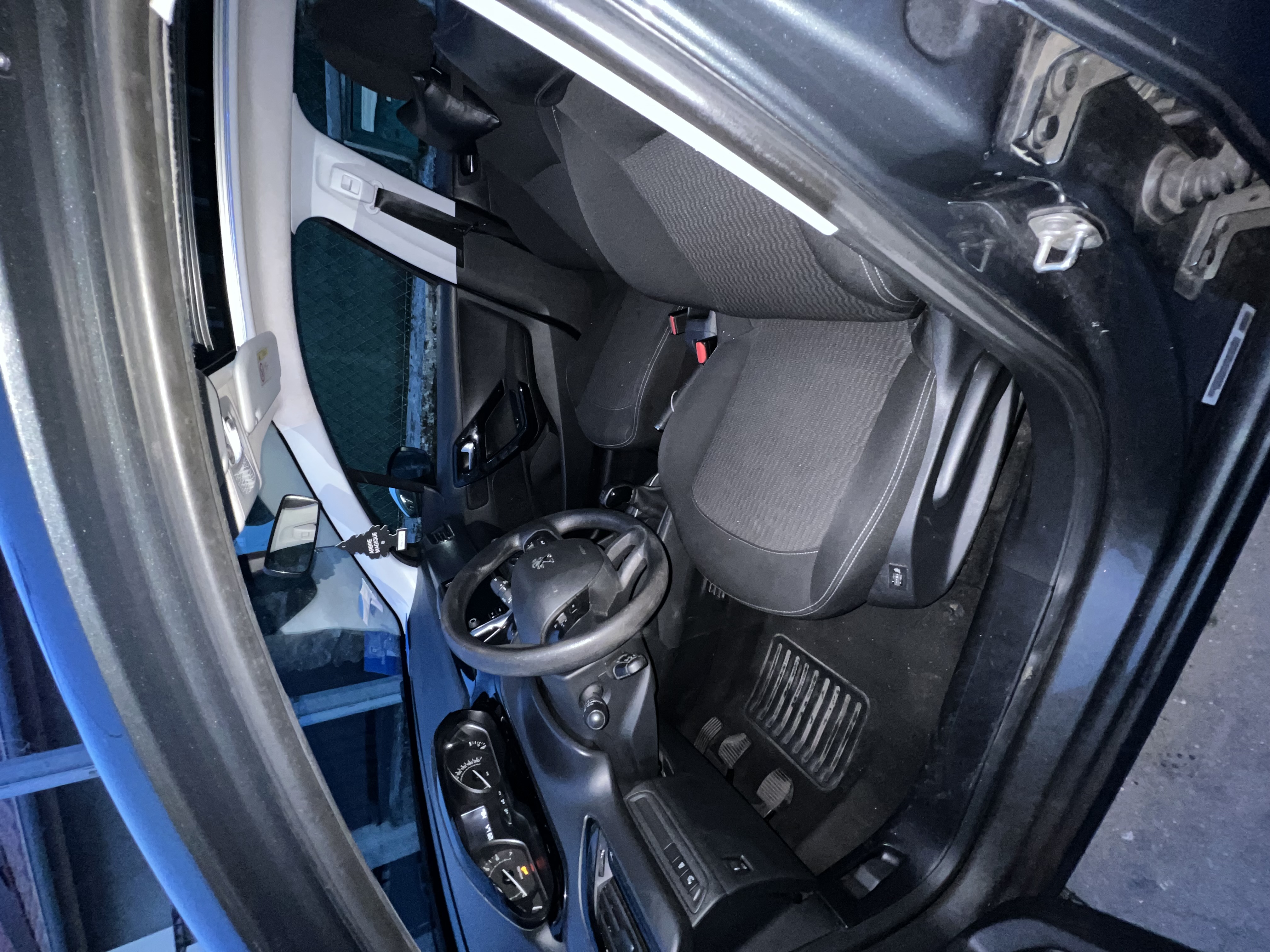 Peugeot 208 (2) 1.2 PURETECH 82 ALLURE 5P