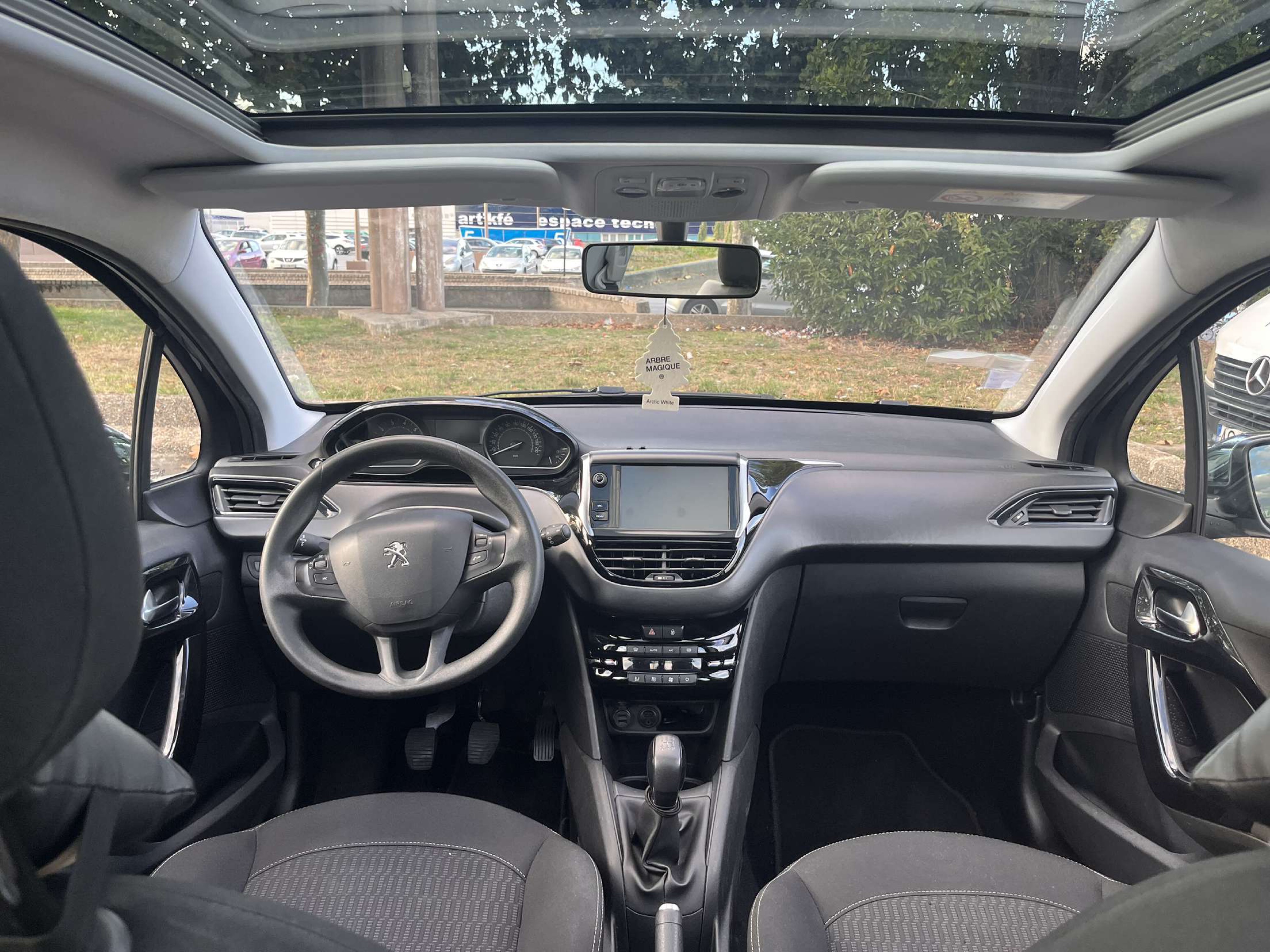 Peugeot 208 (2) 1.2 PURETECH 82 ALLURE 5P