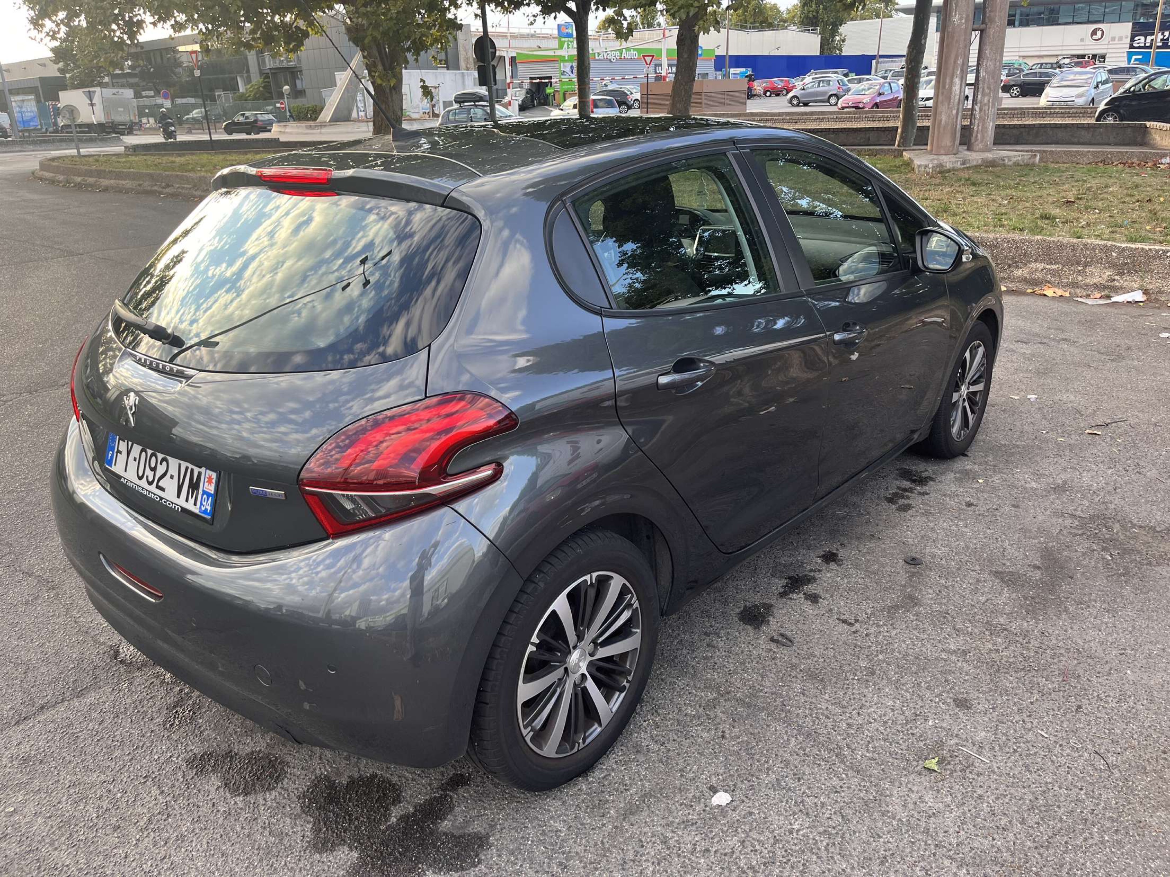 Peugeot 208 (2) 1.2 PURETECH 82 ALLURE 5P