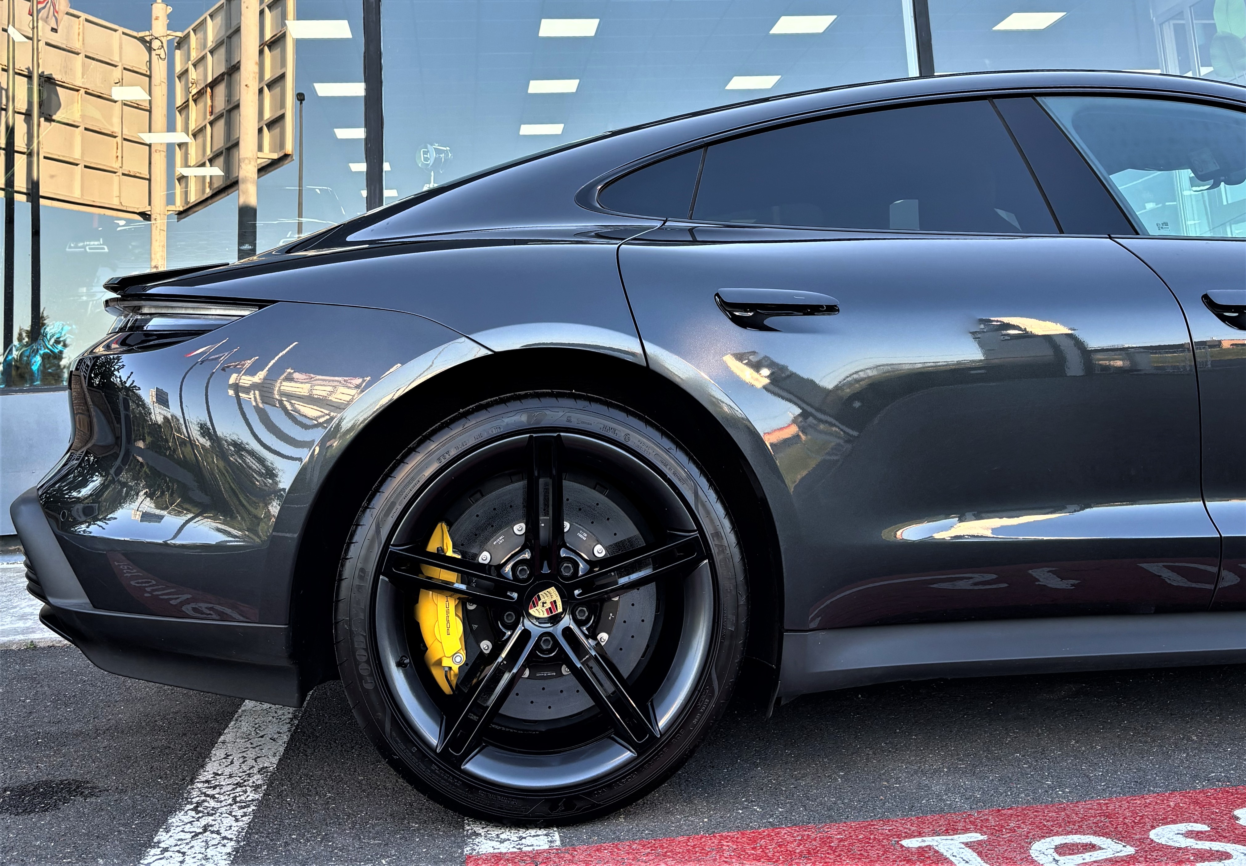 Porsche Taycan 4S Chrono 530 PERFORMANCE Plus Design' Panorama... 1er Main