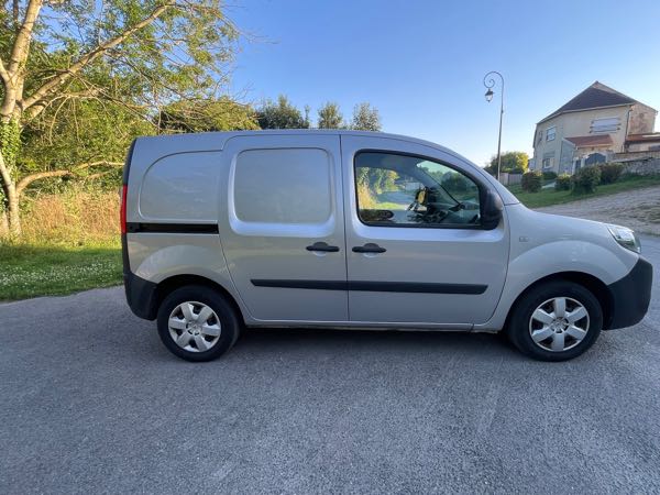Renault Kangoo RENAULT Kangoo 3pl gris 1.5dci90 BOÎTE AUTO Grandconfort2020