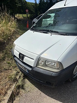 Peugeot Expert II FOURGON TOLE STANDARD 220C 1.9 D