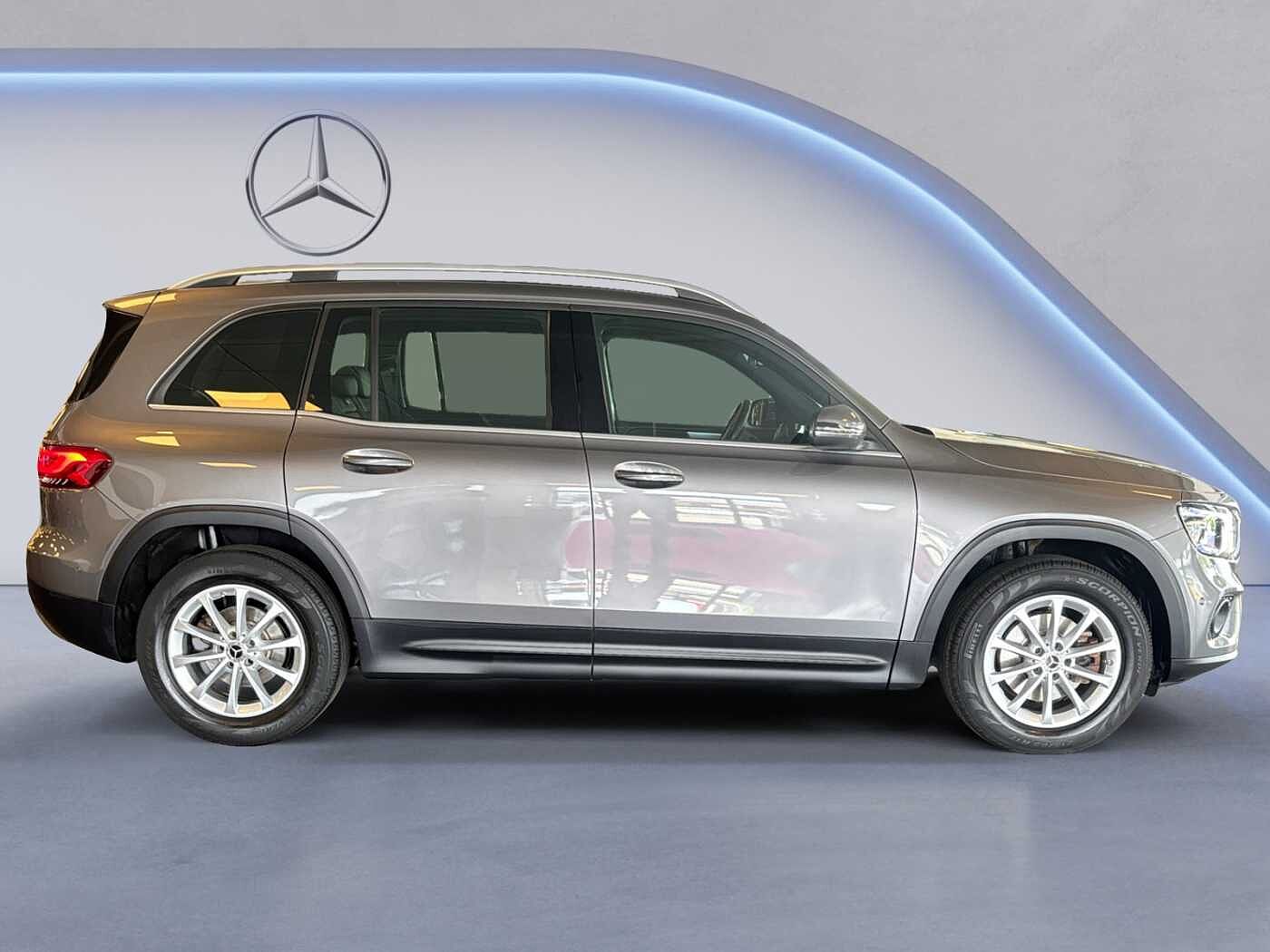 Mercedes-Benz GLB 180  ...