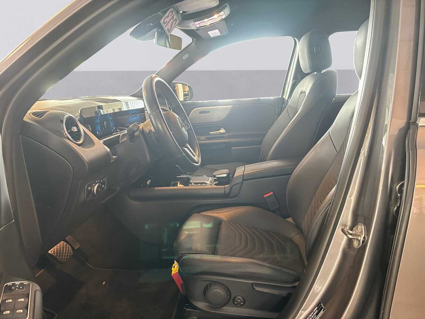 Mercedes-Benz GLB 180  ...