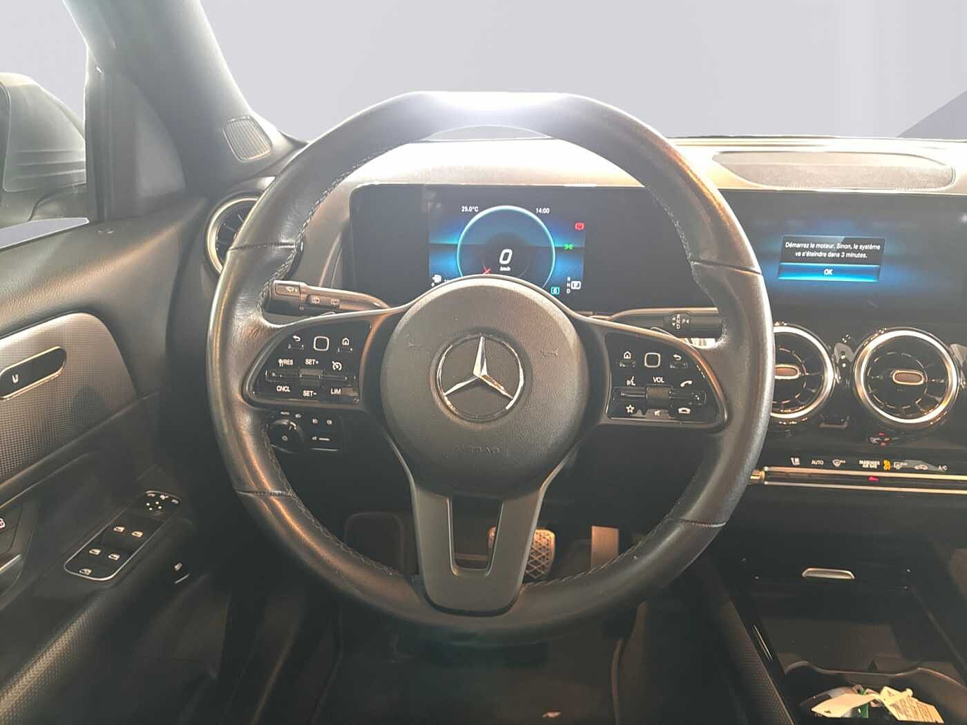 Mercedes-Benz GLB 180  ...