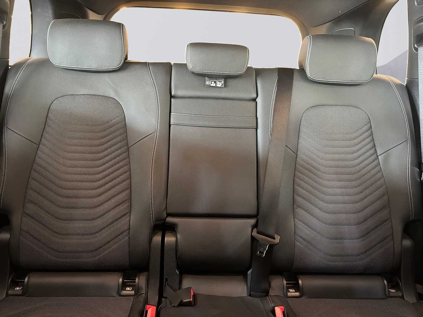 Mercedes-Benz GLB 180  ...