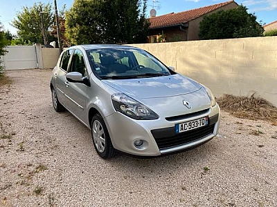 Renault Clio Renault clio lll phase ll 1.2 essence 16v 100cv Première ma