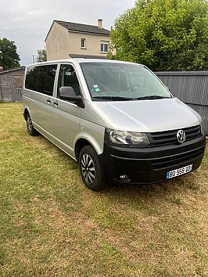Volkswagen T5 Bonjour, je mets en vente mon T5 de 2010 avec sa motorisati