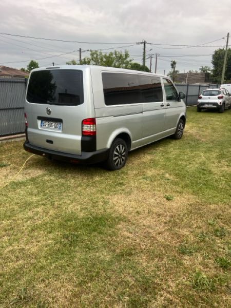 Volkswagen T5 Bonjour, je mets en vente mon T5 de 2010 avec sa motorisati