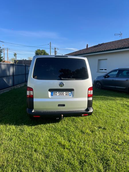 Volkswagen T5 Bonjour, je mets en vente mon T5 de 2010 avec sa motorisati