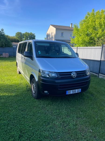 Volkswagen T5 Bonjour, je mets en vente mon T5 de 2010 avec sa motorisati