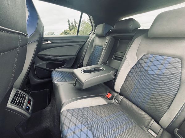 Volkswagen Golf Golf 8 R 2.0l tsi 320ch DSG7 + SUIVI VW + TOIT OUVRANT