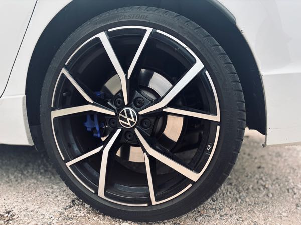 Volkswagen Golf Golf 8 R 2.0l tsi 320ch DSG7 + SUIVI VW + TOIT OUVRANT