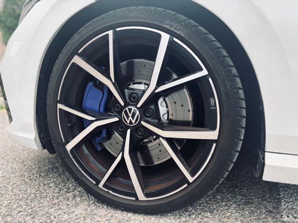 Volkswagen Golf Golf 8 R 2.0l tsi 320ch DSG7 + SUIVI VW + TOIT OUVRANT