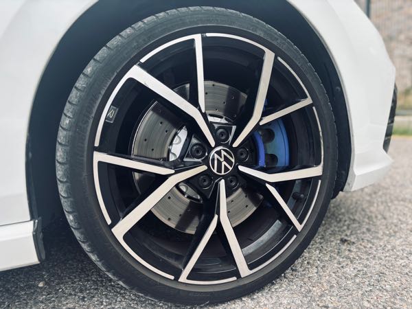 Volkswagen Golf Golf 8 R 2.0l tsi 320ch DSG7 + SUIVI VW + TOIT OUVRANT