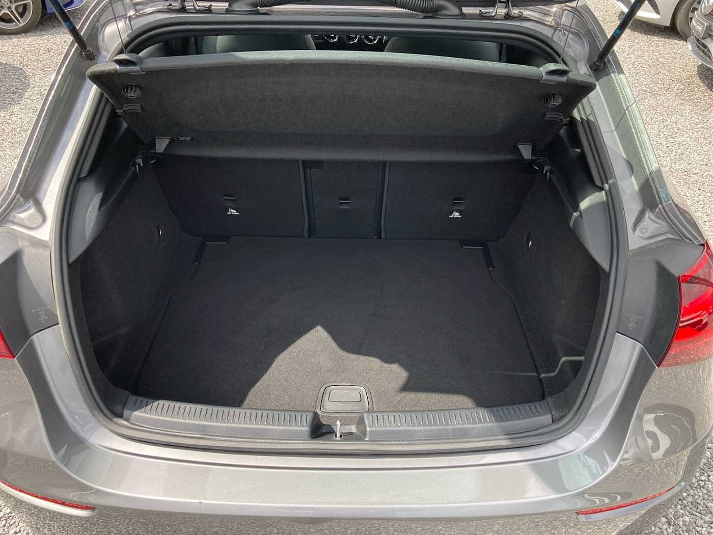 Mercedes-Benz A 180  ...