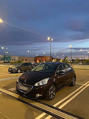 Peugeot 208 Peugeot 208 Feline 1.4Vti 95Ch Ecran Tactile *Full Options