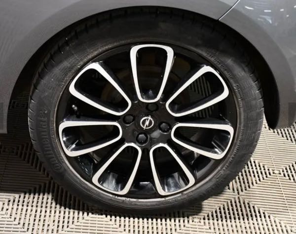 Opel Adam 1.4 87 GLAM
