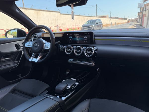 Mercedes-Benz Classe A IV BERLINE 180 D AMG LINE 7G-DCT